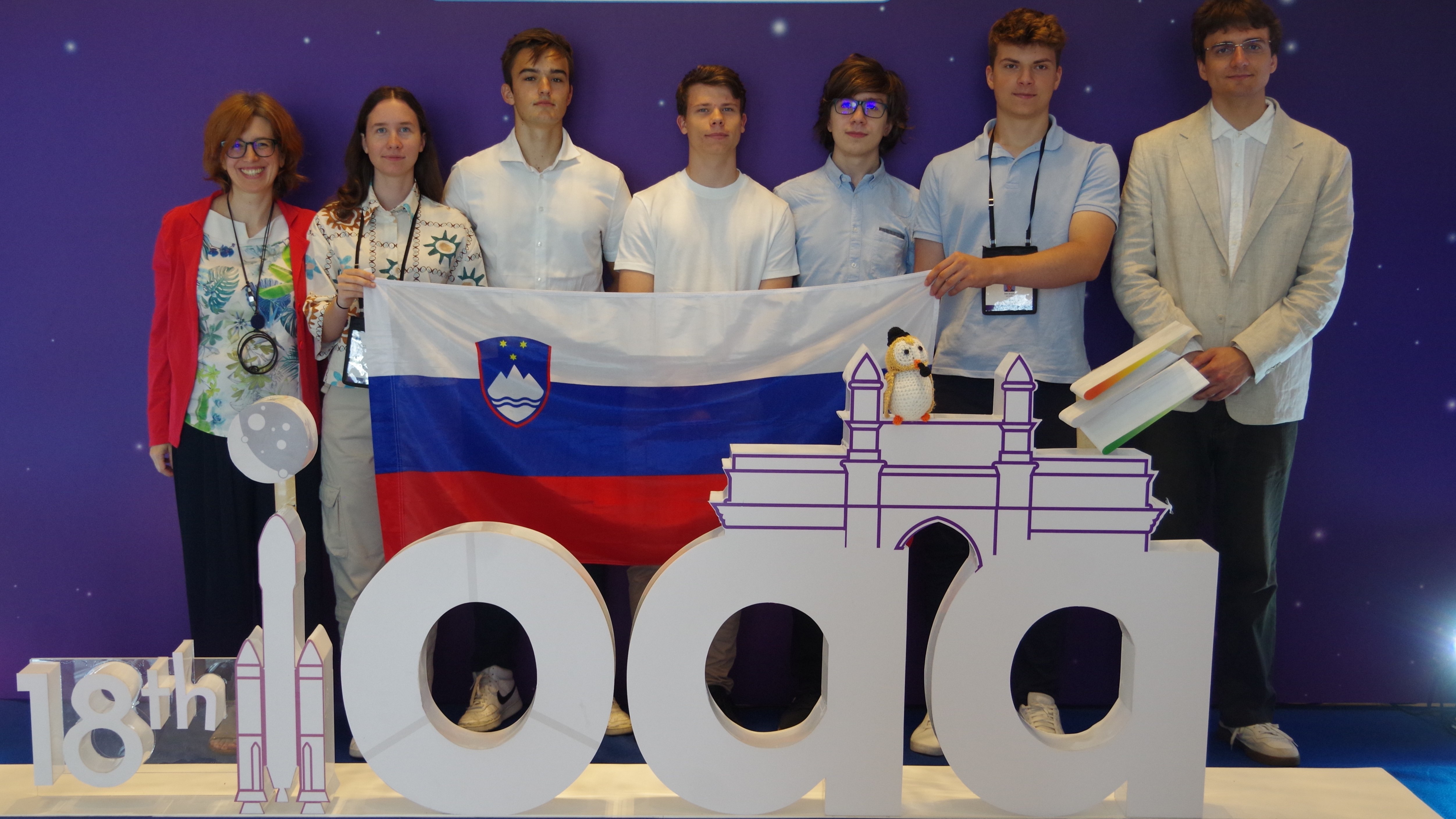 IOAA25-ekipa-otvoritev-Mumbai-crop